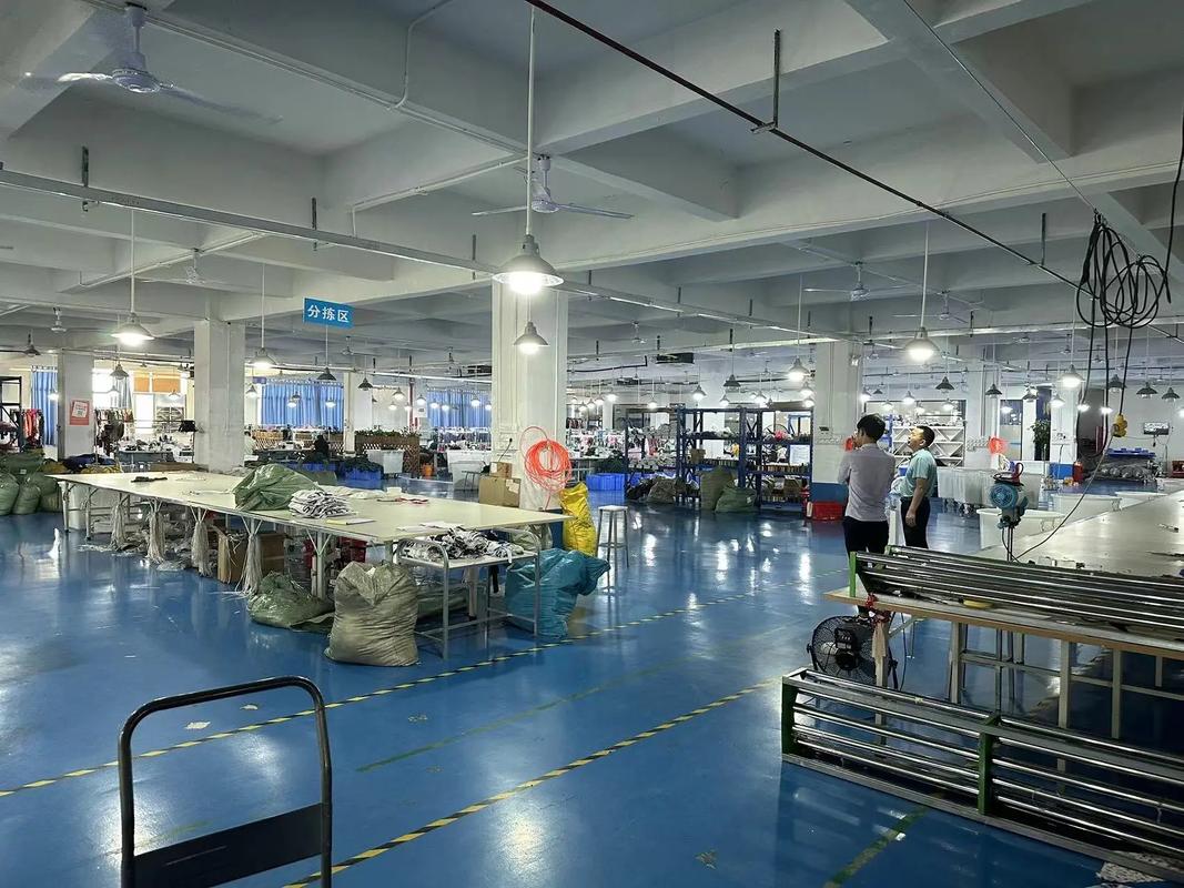 大石服裝旺地2000方廠房出租，水電齊全，適合租賃演出類服裝業務